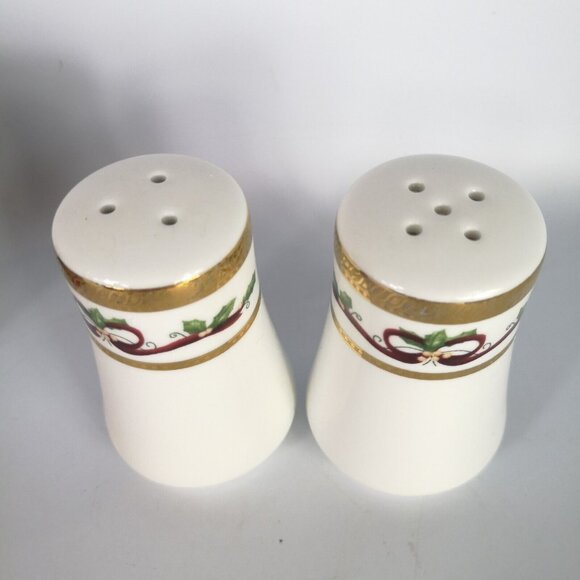 Vtg Royal Heritage Collection Winter Garland Christmas Salt & Pepper Shakers - Picture 3 of 6